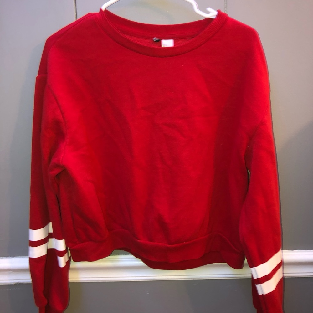 crop red h&m crewneck w striped sleeves